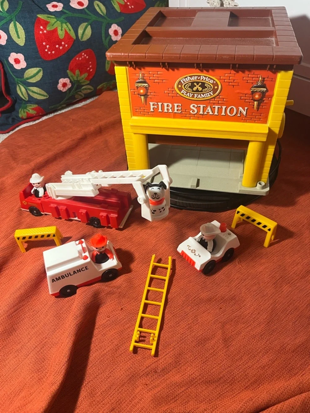 Vintage Fisher-Price Fire Station Playset with Red & Yellow Vehicles - Picture 1 of 5